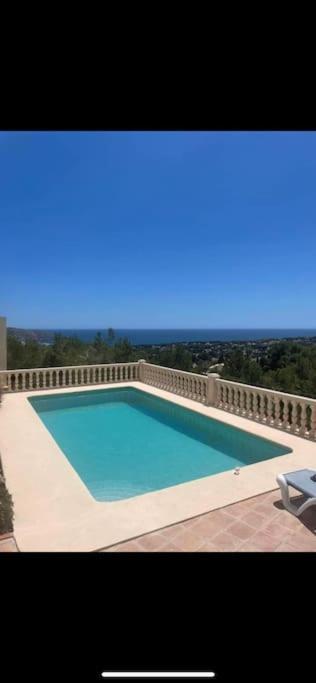 Stunning Sea Views And 3 Bedrooms