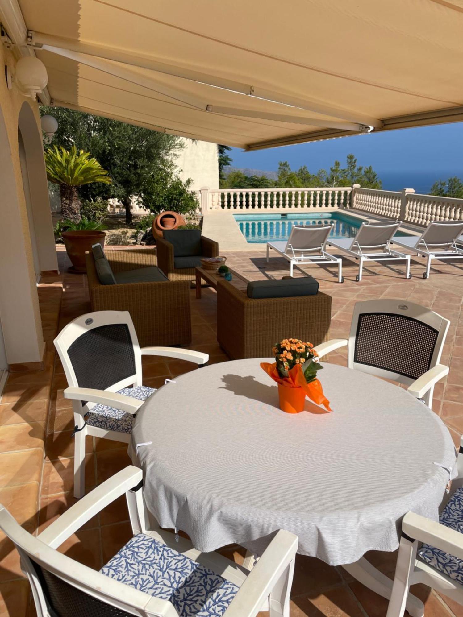 Apartment Stunning Sea Views And 3 Bedrooms