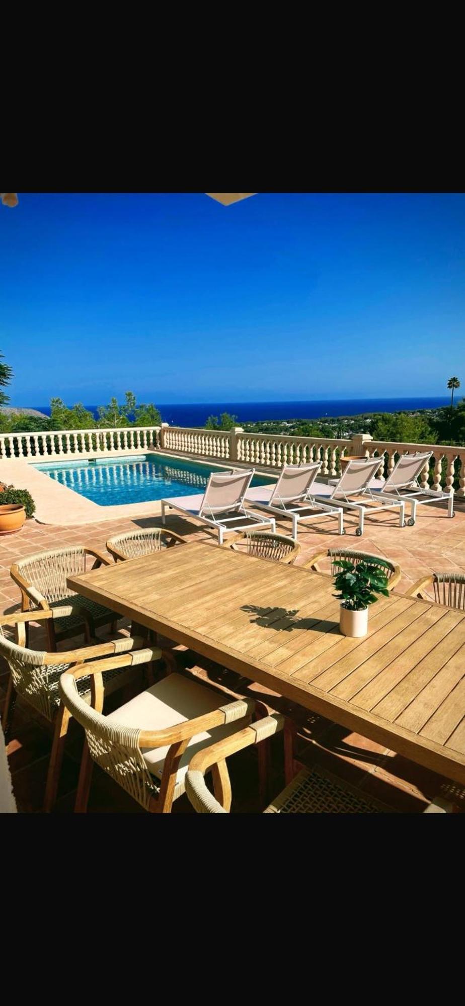 Apartment Stunning Sea Views And 3 Bedrooms